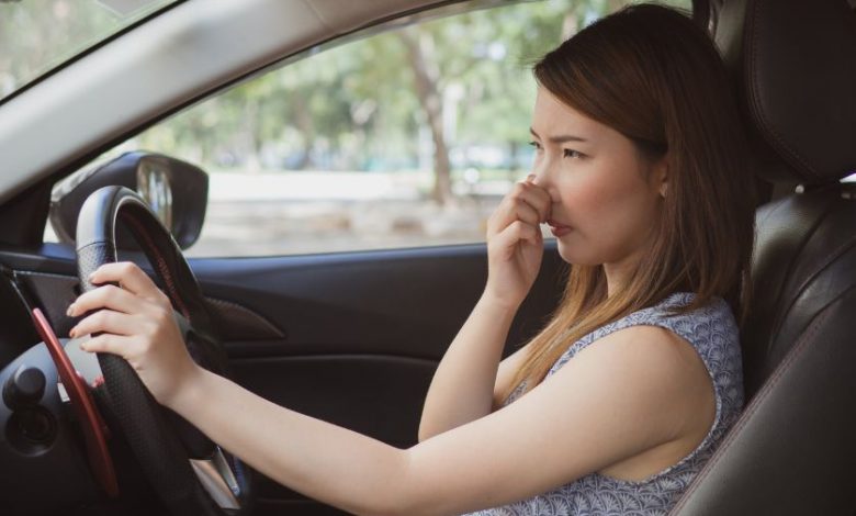 Việc tìm ra nguyên nhân để hướng dẫn bạn cách khử mùi xe ô tô