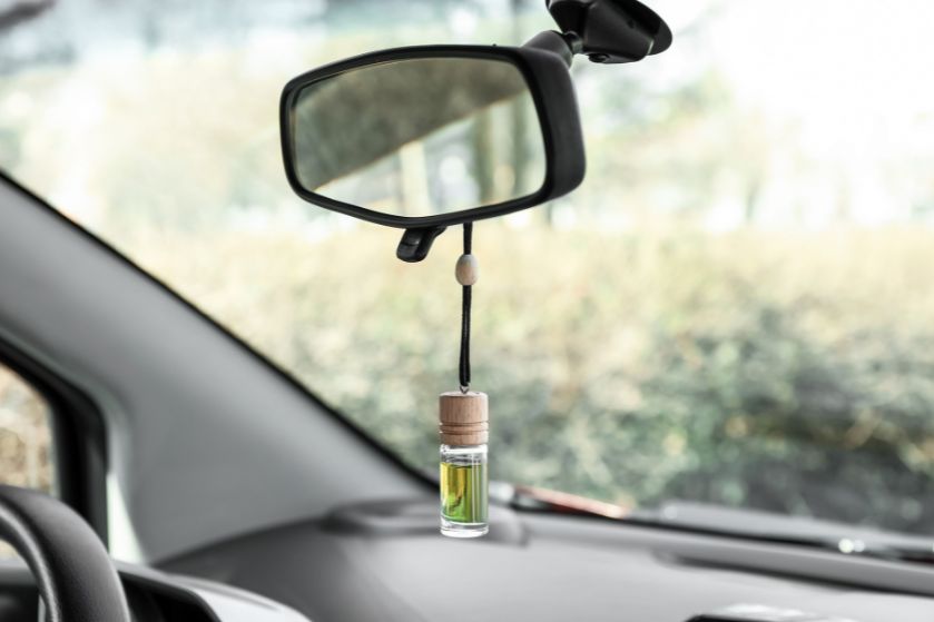 sử dụng nước hoa để giúp xe bạn vừa sang vừa xịn