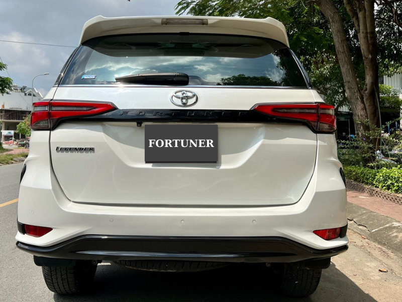 Đuôi xe của Toyota Fortuner 2022 có nhiều sự thay 