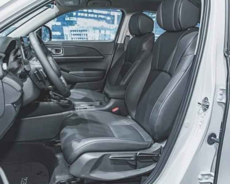 Thông số kỹ thuật Honda HR-V nhìn từ phía ngoài vào trong buồng lái